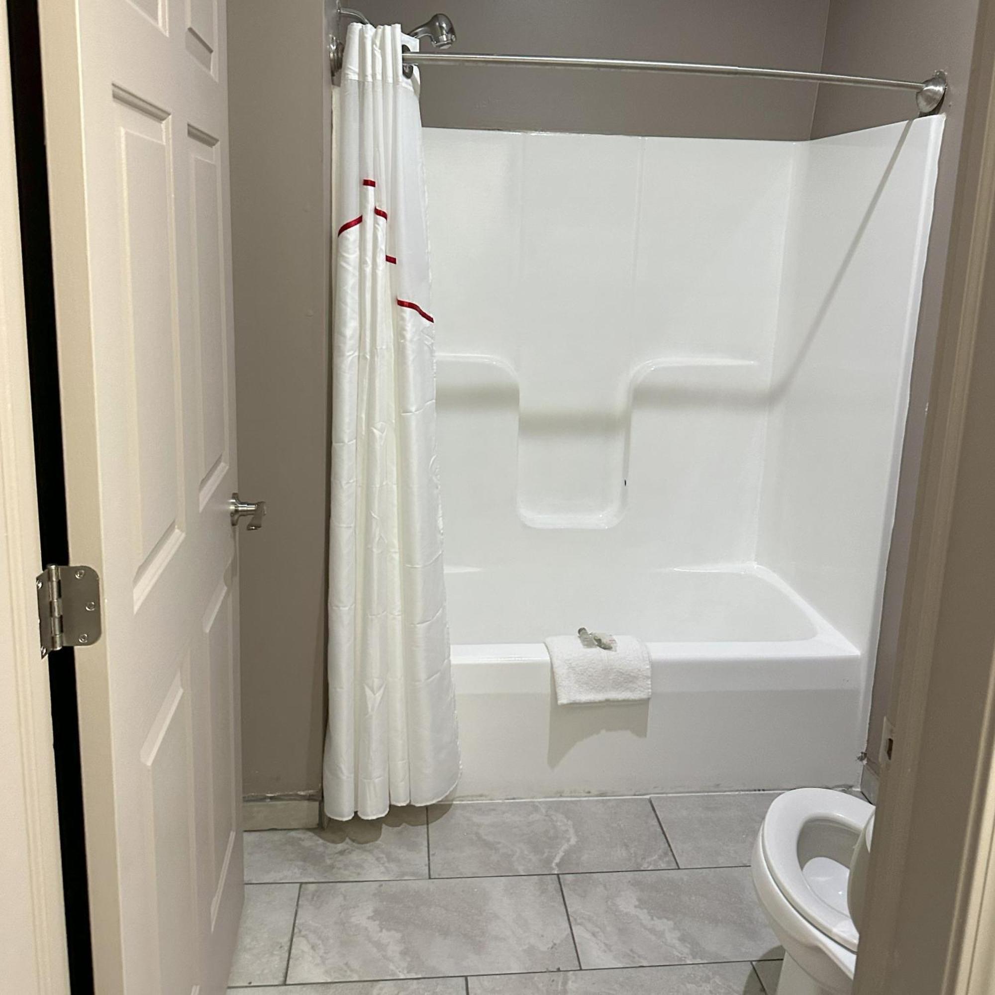 Red Roof Inn & Suites Lake Orion / Auburn Hills Buitenkant foto